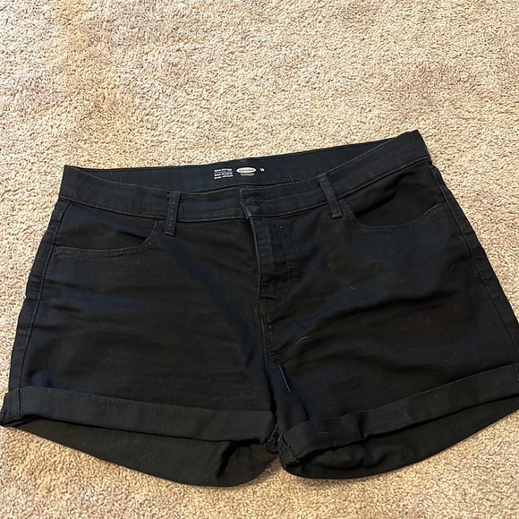 Old navy black shorts - Picture 1 of 2